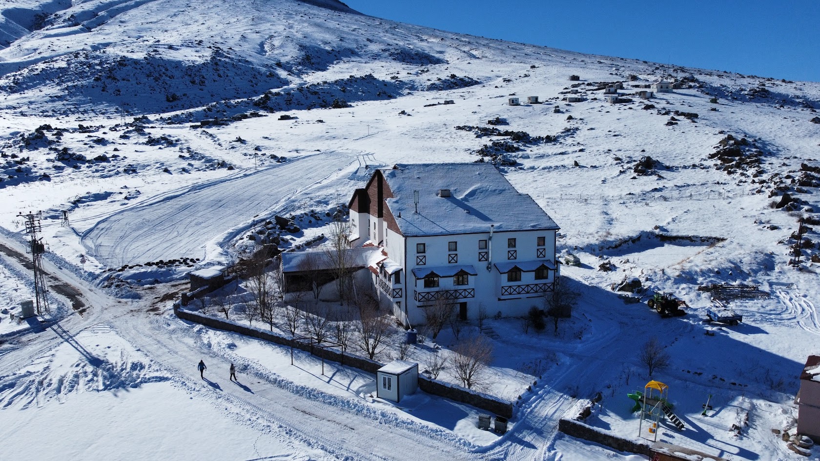 Hasan Dağı'nda bulunan Karbeyaz Otel